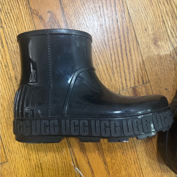Ugg Women's Rain/ Snow Waterproof Boots Size 6 Taffy Black  Drizlita Rubber - Picture 2 of 8